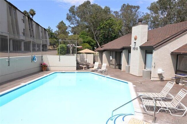 Building Photo - Spacious 1 Bedroom Parkway Pointe Condo!