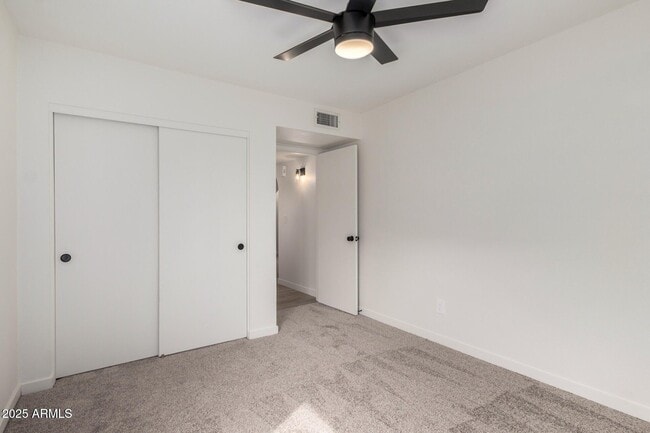 Building Photo - 8520 W Palm Ln
