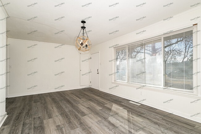 Building Photo - 841 Lebon Dr