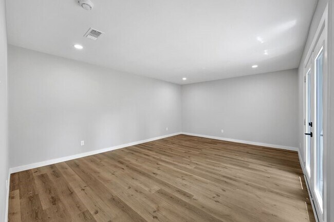 Building Photo - 5634 Cerritos Dr