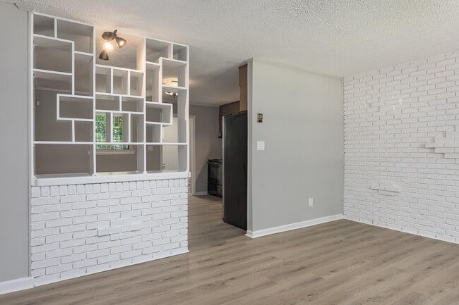 Building Photo - 7742 Holiday Hills Cir