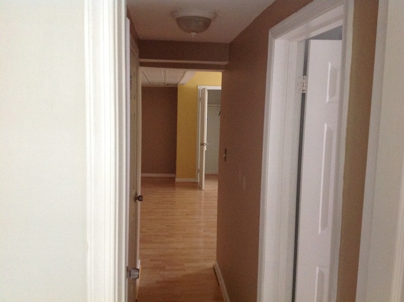 Building Photo - 1728 N Queens Ln