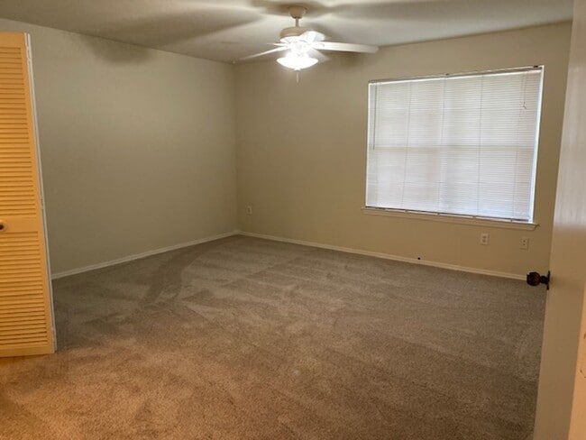 Building Photo - Welcome home to these beautifully Condo in...