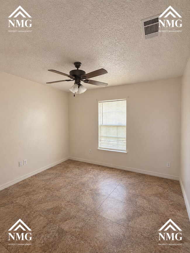Building Photo - 1755 Brookhollow Cir