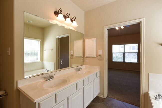 Building Photo - 118 E Lasting Spring Cir