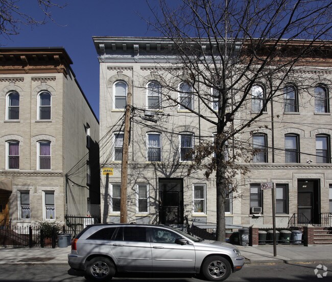 Building Photo - 149 Engert Ave