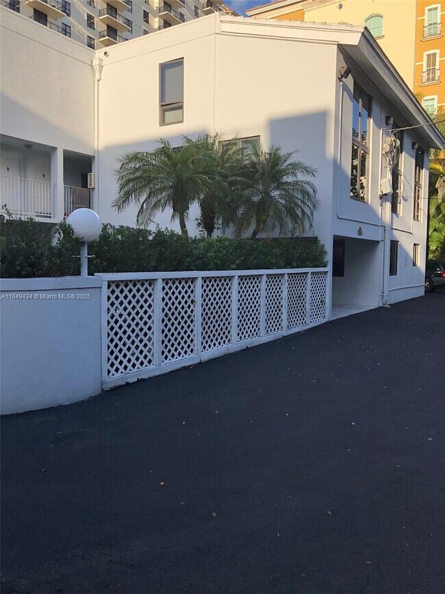 Building Photo - 24 Calabria Ave