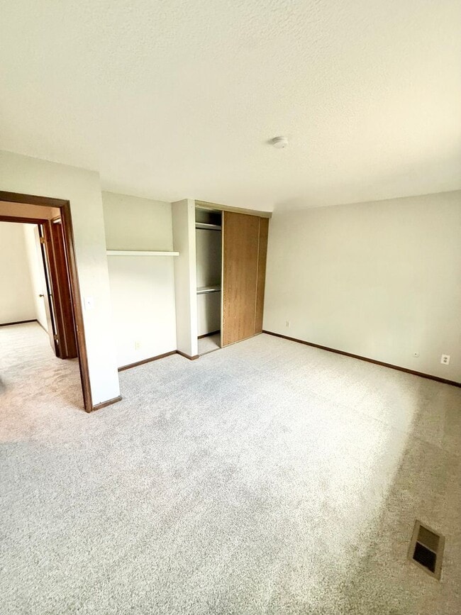 Building Photo - 6515 Flintridge Dr