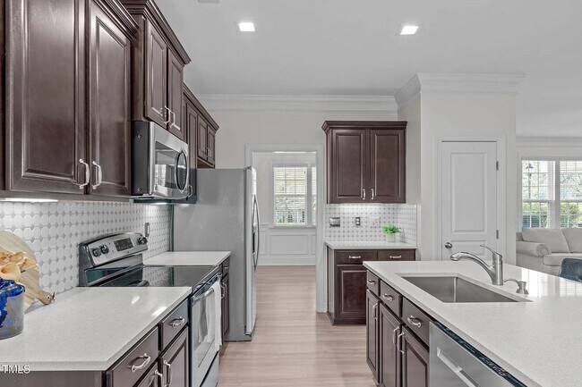 Building Photo - 633 Democracy St