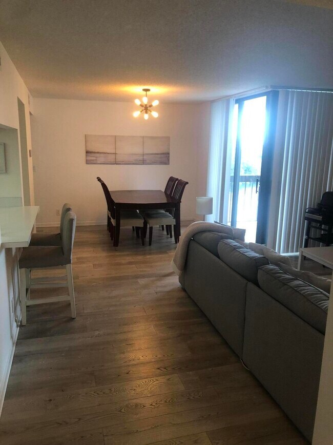 Building Photo - 750 Egret Cir