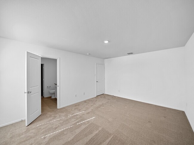 Building Photo - 14004 Birch Farm Dr