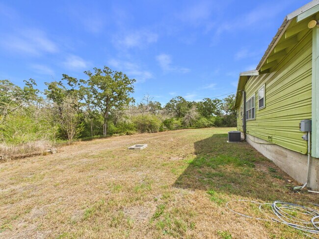 Building Photo - 11064 N Dowling Rd