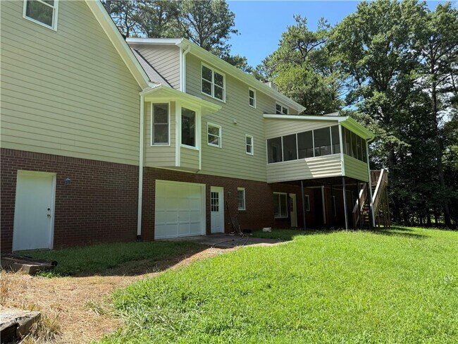 Building Photo - 12265 King Cir