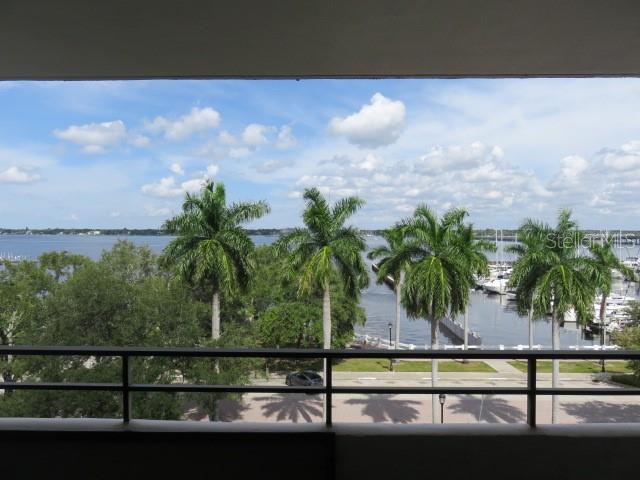 Building Photo - 1400 1st Ave W