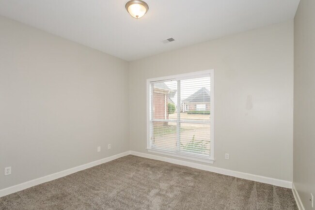 Building Photo - 2644 Graystone Dr