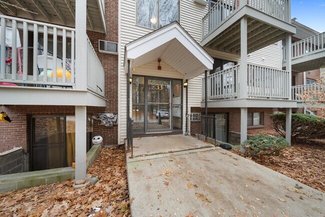 Primary Photo - 33 Andrew St