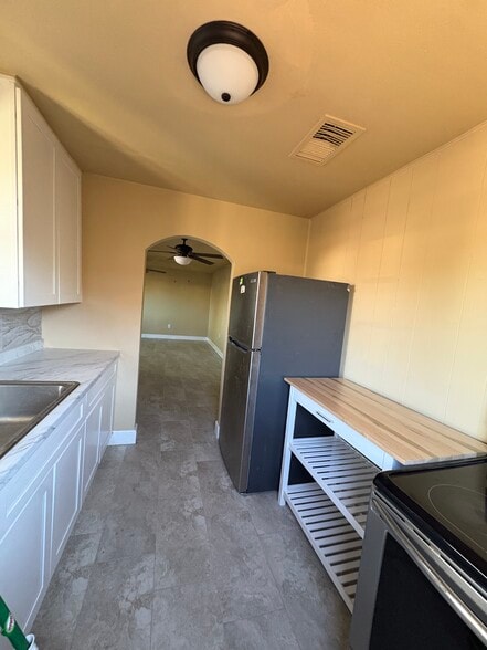 Building Photo - 250 S Grand Dr
