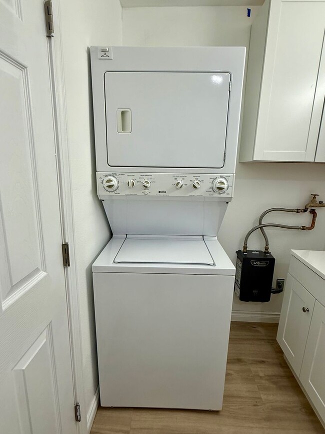 Building Photo - Fully Remodeled 2 Bed | 1 Bath Ground-Level Condo – No Stairs!