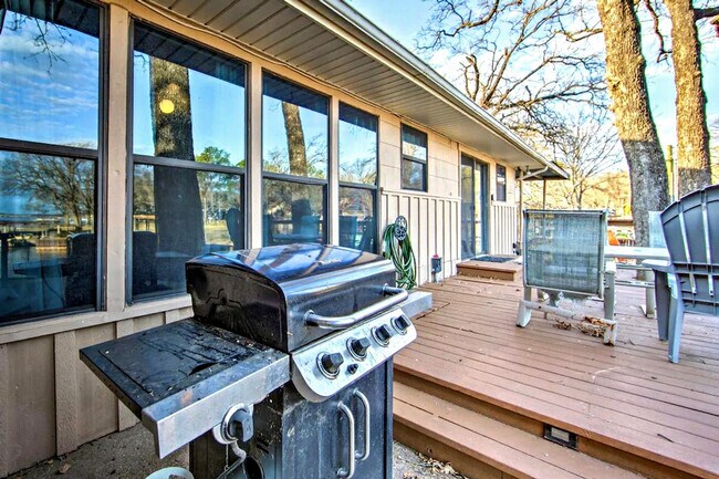 Building Photo - 928 Welch Ln