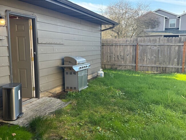 Building Photo - WA3309