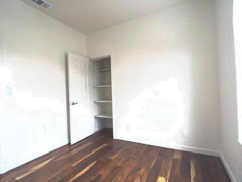 Building Photo - 212 Village Ln