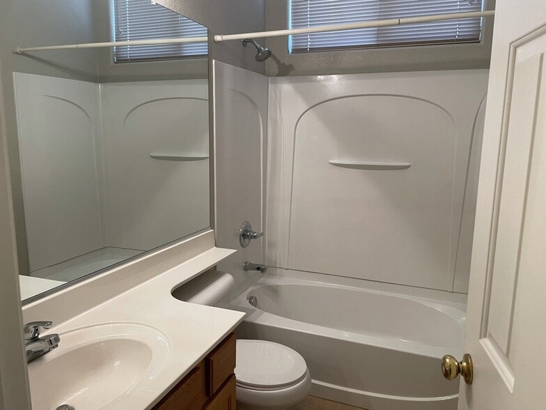Building Photo - 14627 W Crocus Dr