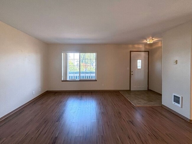 Building Photo - 882 Smith St