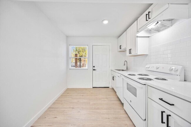 Building Photo - 6811 Del Rio St
