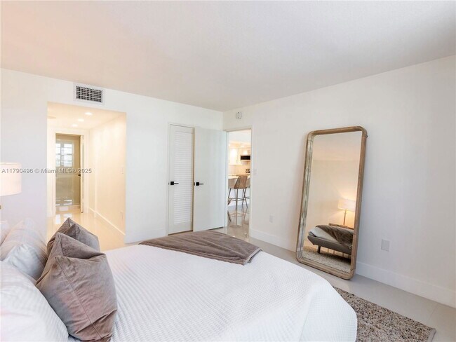 Building Photo - 5701 Collins Ave