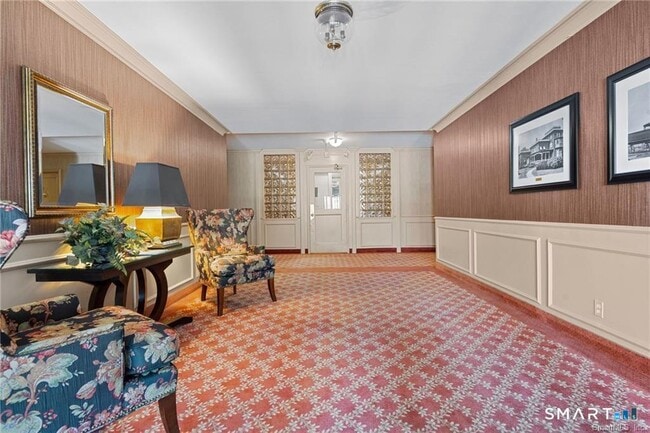 Building Photo - 869 Farmington Ave