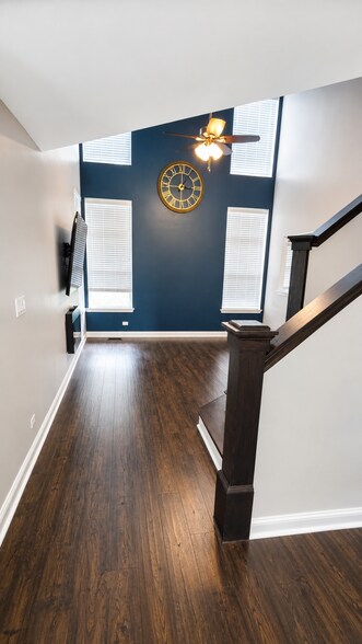 Building Photo - 1561 E Chivalry Ct