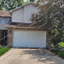 Building Photo - Three Bed Chesterton Townhome