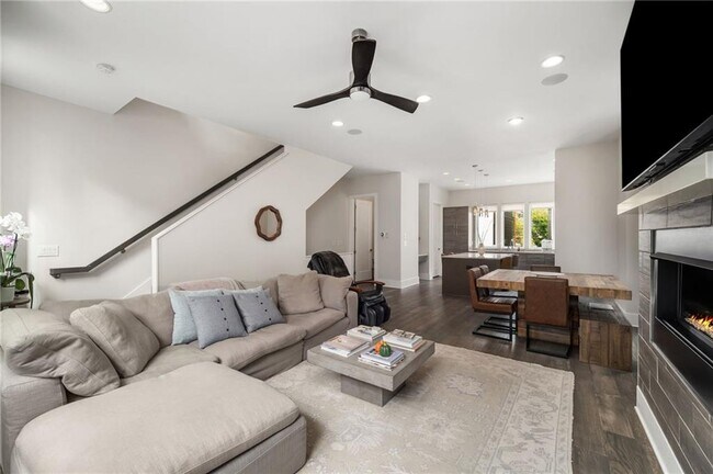 Building Photo - 52 Reynolds Square Ln