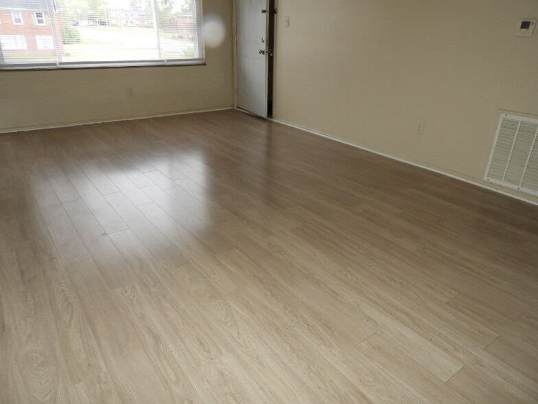 Building Photo - 6006 Dickson Rd