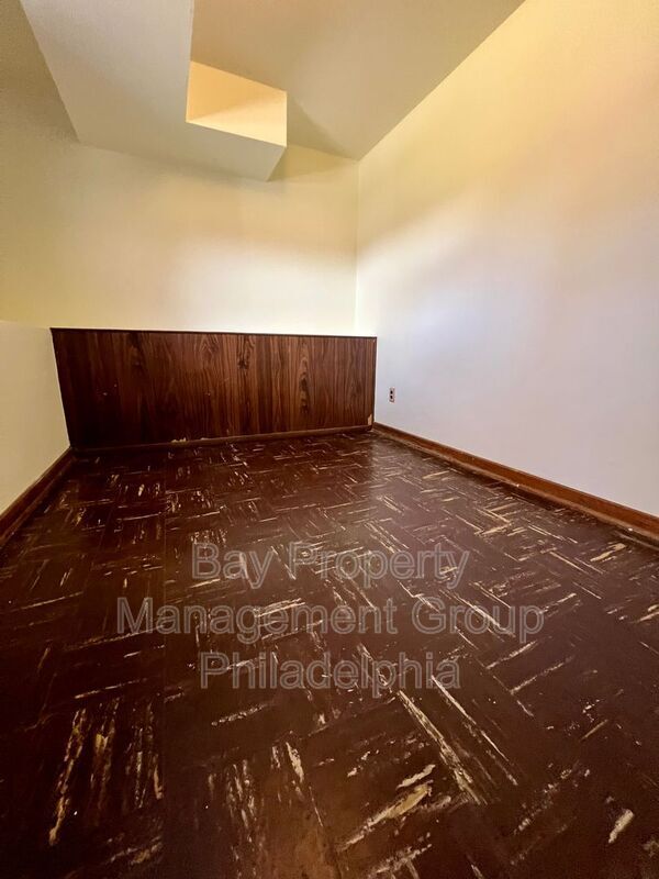 Building Photo - 303 Hedgerow Ln