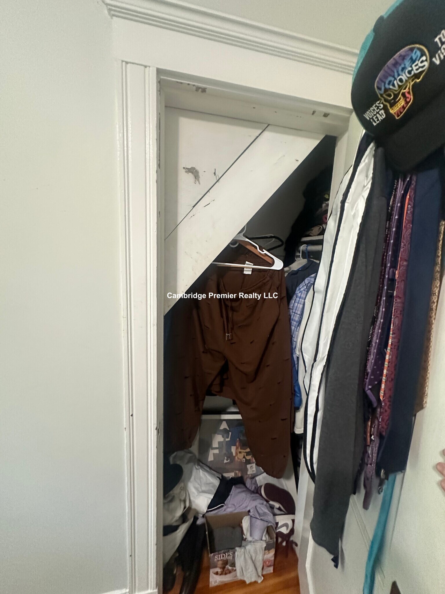 Building Photo - 399 School St