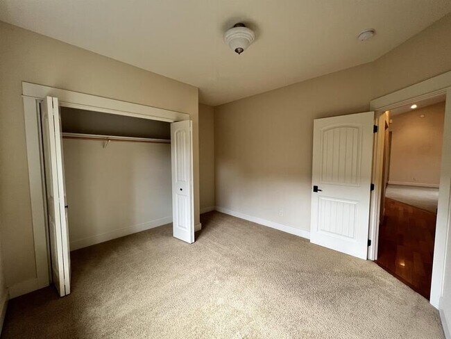 Building Photo - 2360 NW 19th St