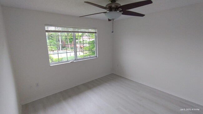 Building Photo - 4155 N Haverhill Rd