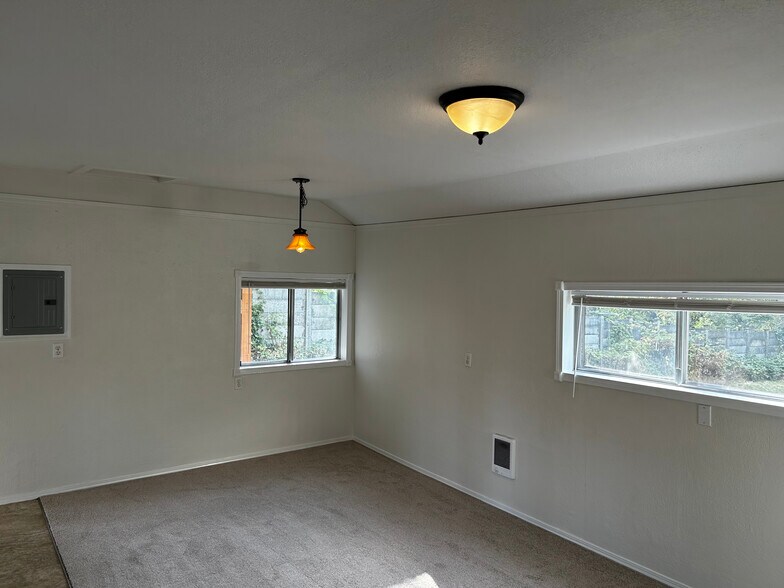 Building Photo - 4016 NE 54th Ave