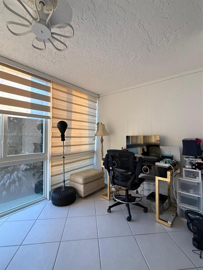 Building Photo - 1470 NW 80th Ave