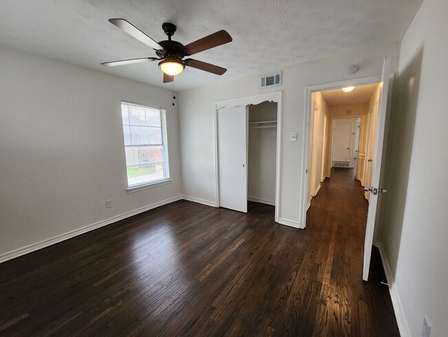 Building Photo - 1435 Templecliff Dr