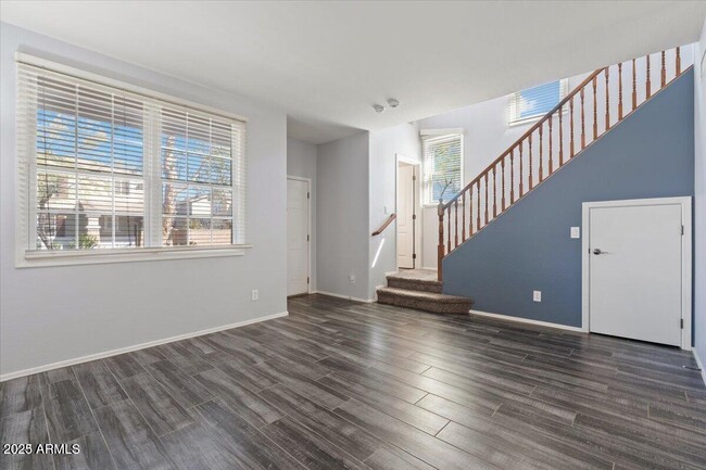 Building Photo - 2233 E Pecan Rd