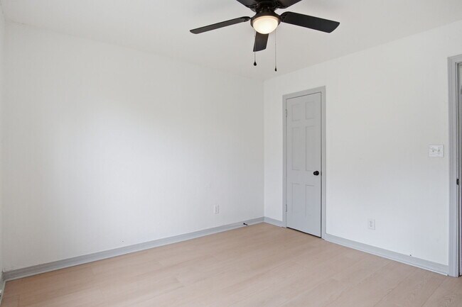 Building Photo - 1305 Bellevidere Dr