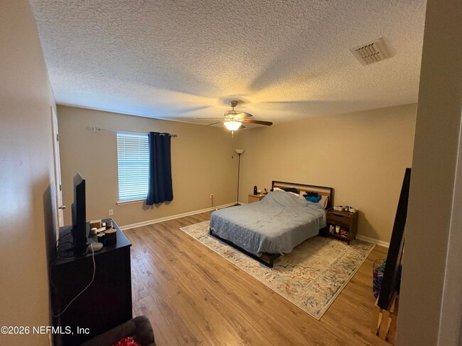 Building Photo - 496 Walnut Dr