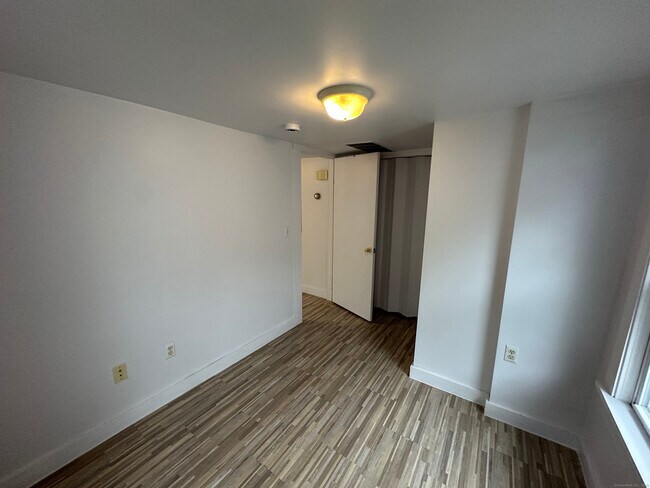 Building Photo - 151 Long Hill Ave
