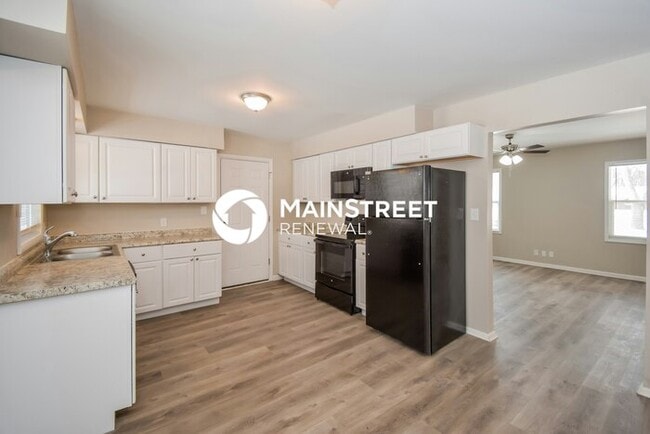 Building Photo - 4 Bedroom Pet-Friendly Home in INDIANAPOLIS, IN with Main Street Renewal