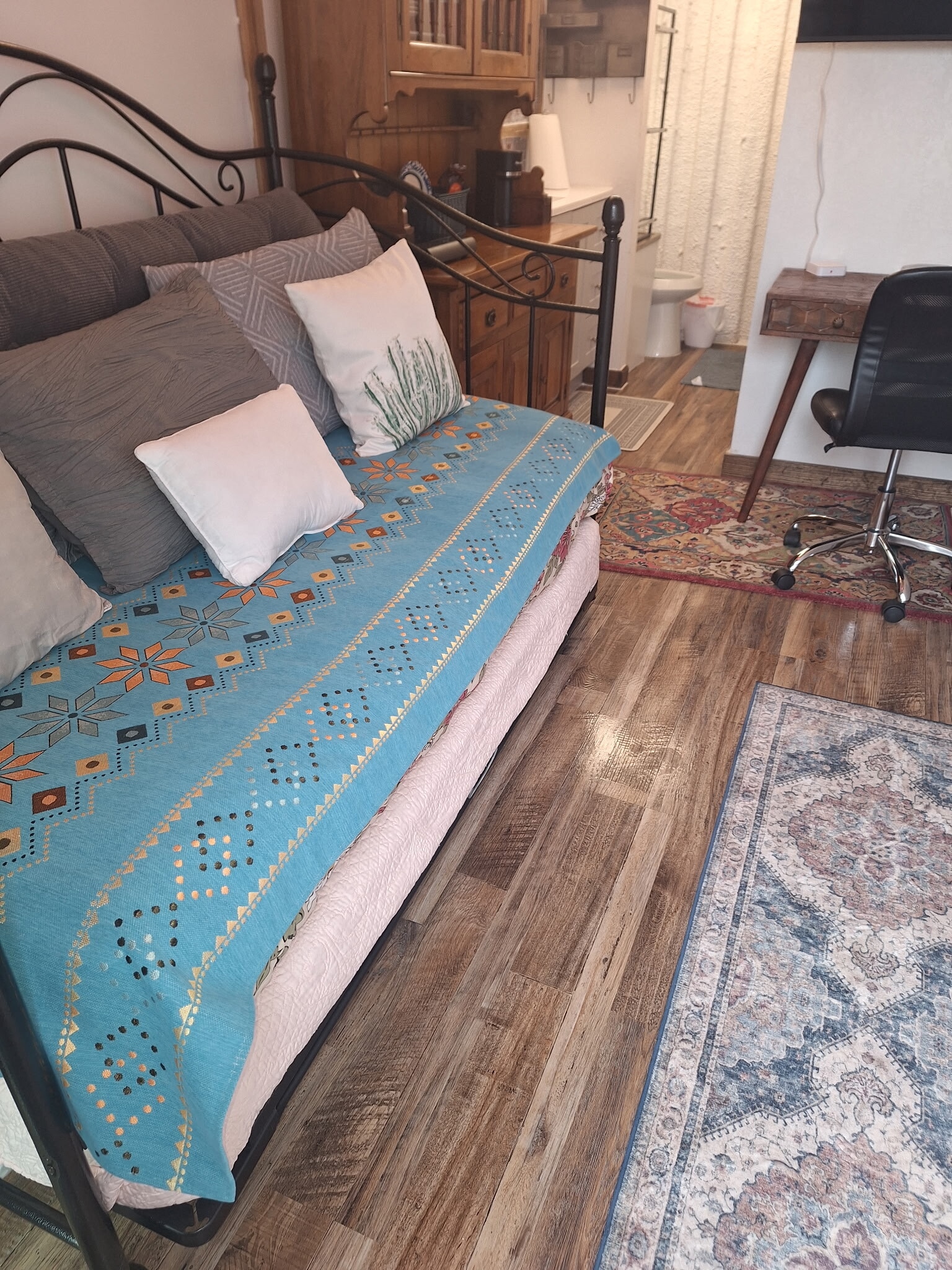 Building Photo - 132 Alma St