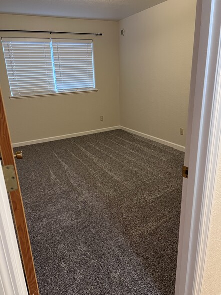 Building Photo - 5536 Glenridge Way