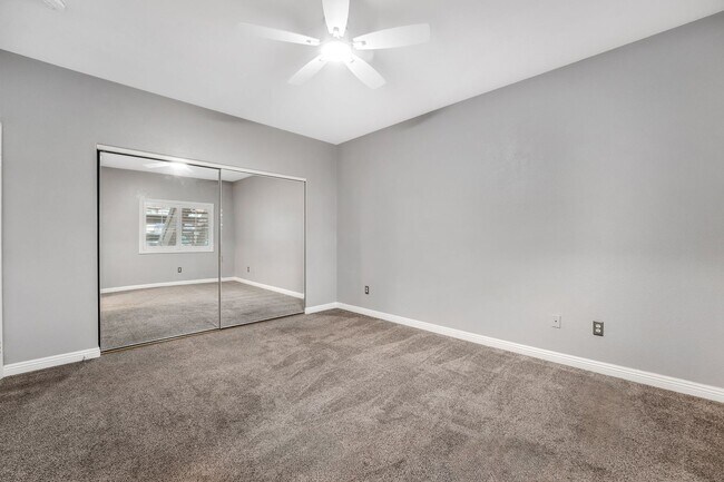 Building Photo - Light-Filled Dual-Suite Condo with Soaring Ceilings, Fireplace & Private Balcony in Amenity-Rich ...