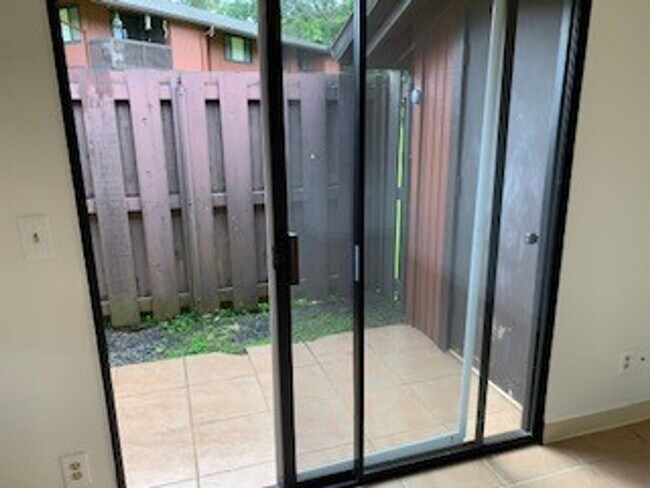 Building Photo - Hidden Valley Estates - 2 bdrm / 1 bath / 2 parking